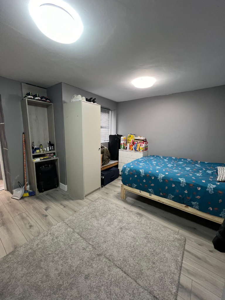 Studio in Melton Road Leicester LE4 7AN with shared kitchen