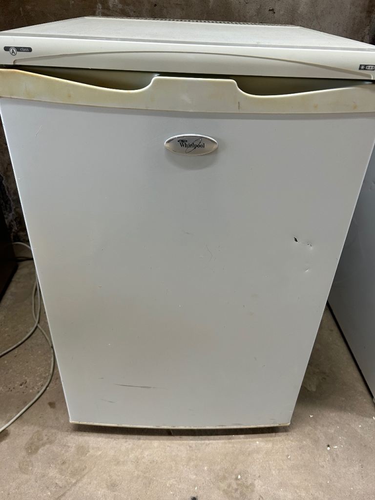 Whirlpool under counter fridge