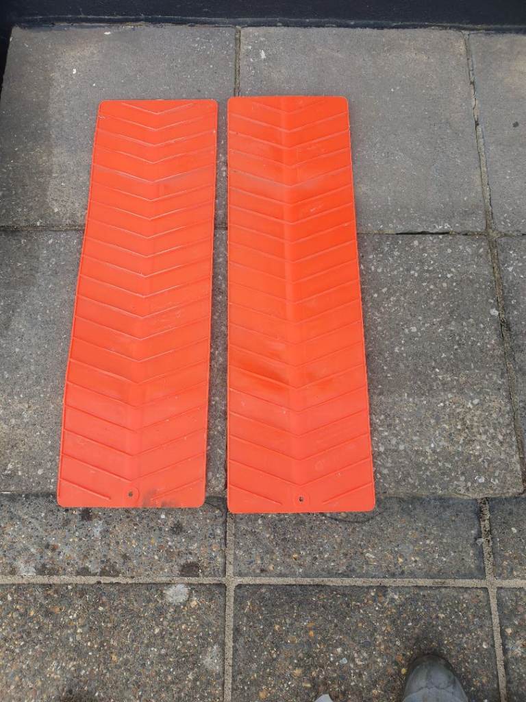 Pair of car snow mats