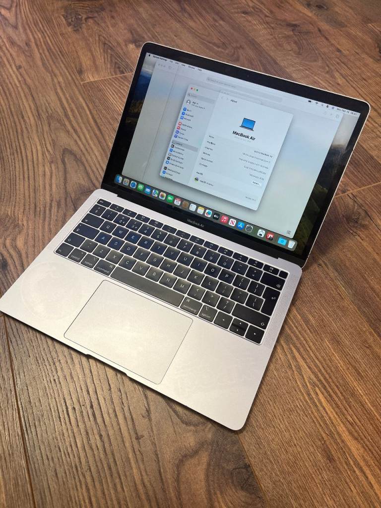 Apple MacBook Air 13.3” Core i5 1.6GHz 8GB Ram 256GB SSD Latest OS X Sonoma Microsoft Office 2025