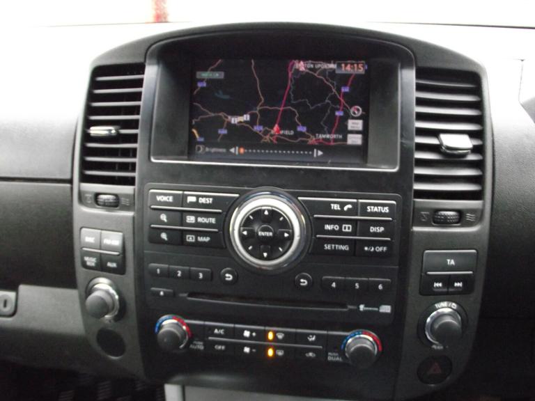 2012 Nissan Navara Double Cab Pick Up Tekna 2.5dCi 190 4WD PICK UP Diesel Manual