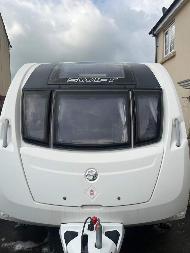 Swift Charisma 6 birth caravan 2016