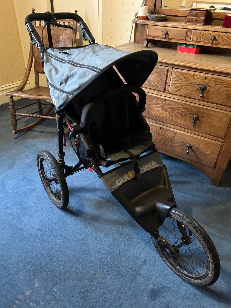 Out n About nipper running pram 