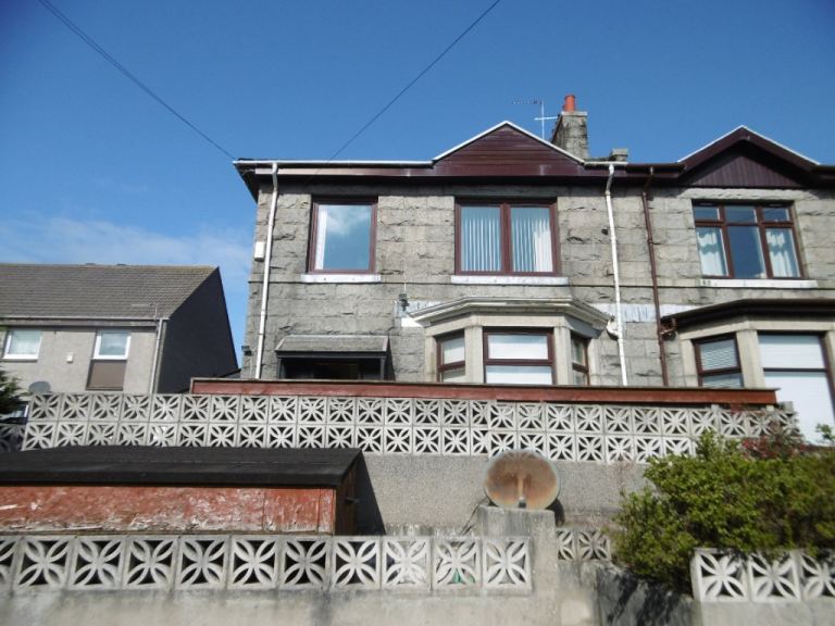 3 bedroom house in Balnagask Road, Torry, Aberdeen, AB11 8RJ