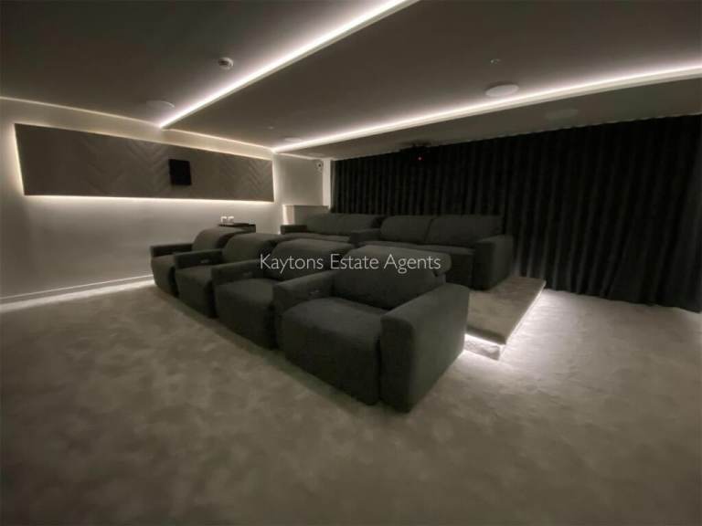 Huge 3Bedroom Flat for rent 