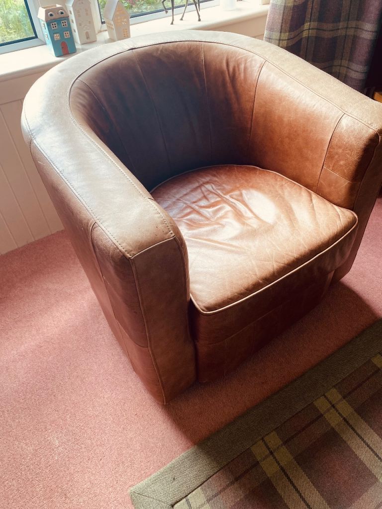 Tan Leather Tub Armchair – Good Condition