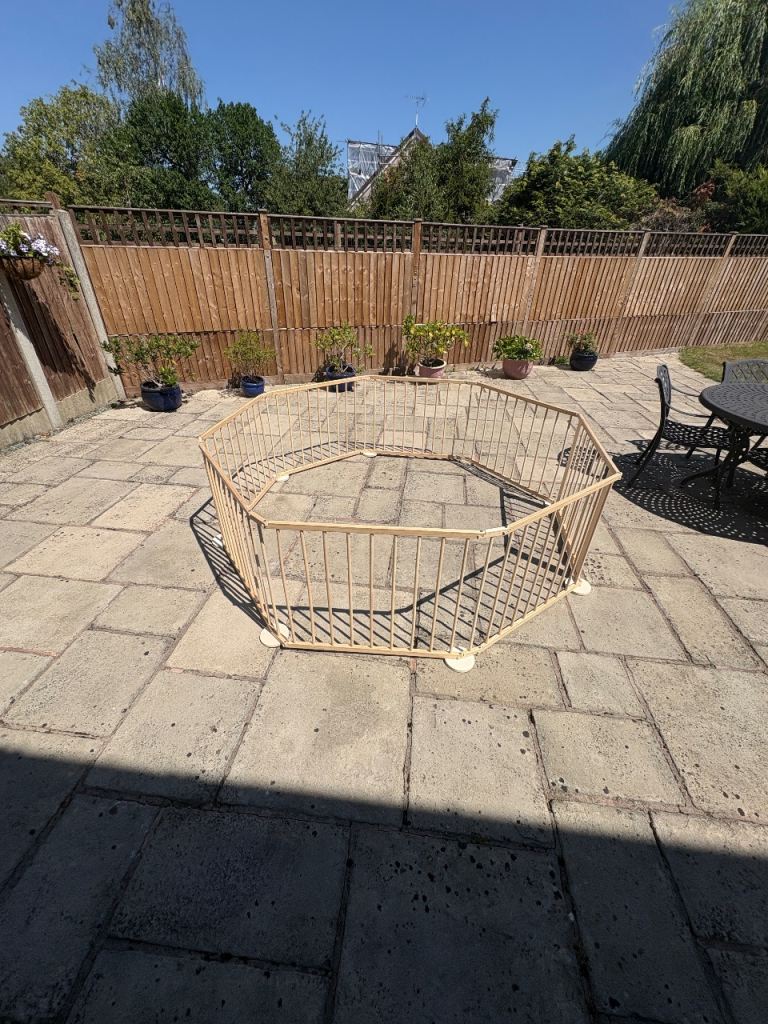 8 sides wooden playpen