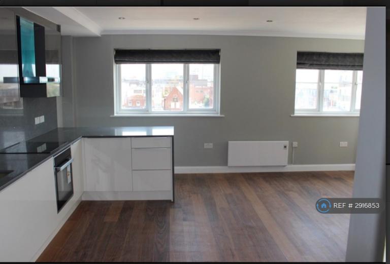 2 bedroom flat in Brisbane Court, Slough, SL1 (2 bed) (#2916853)