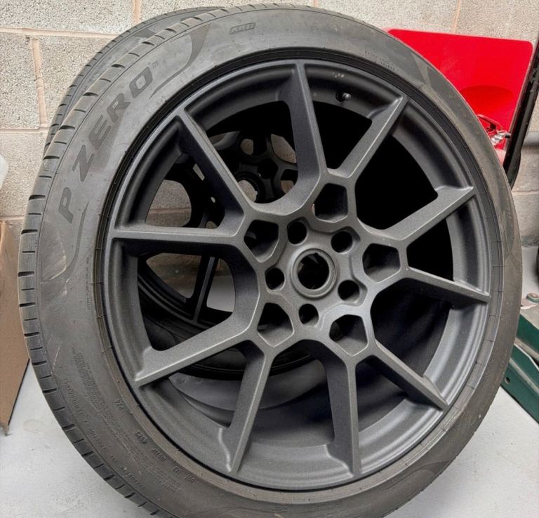 Aston Martin DBX 22” Alloy Wheels – Textured Black – OEM Genuine