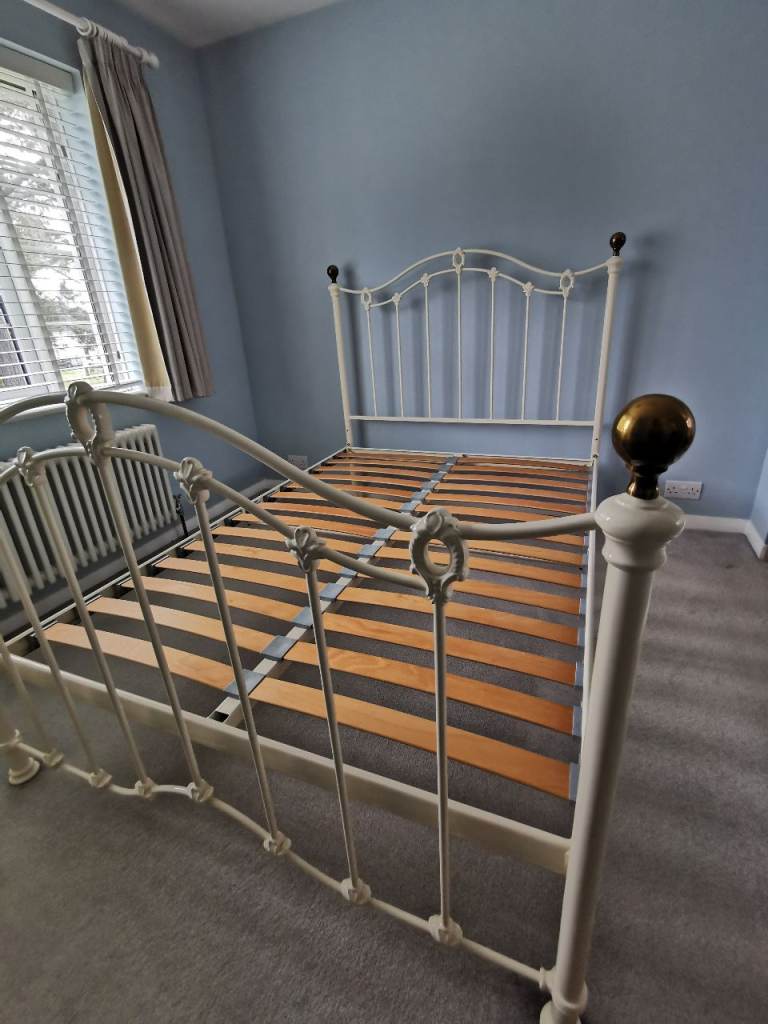 Double bed frame