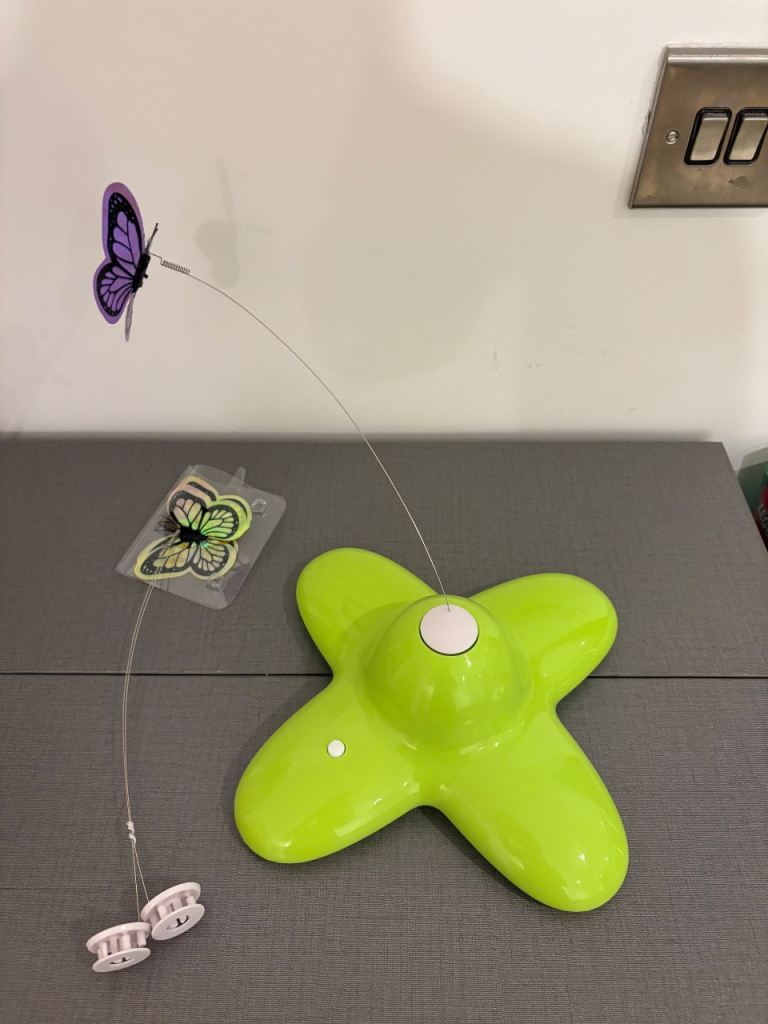 🦋 Funny Butterfly Cat Toy – Interactive & Battery Operated