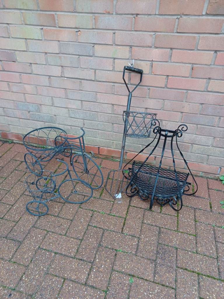 Garden Planters, black metal Excellent condition IP5