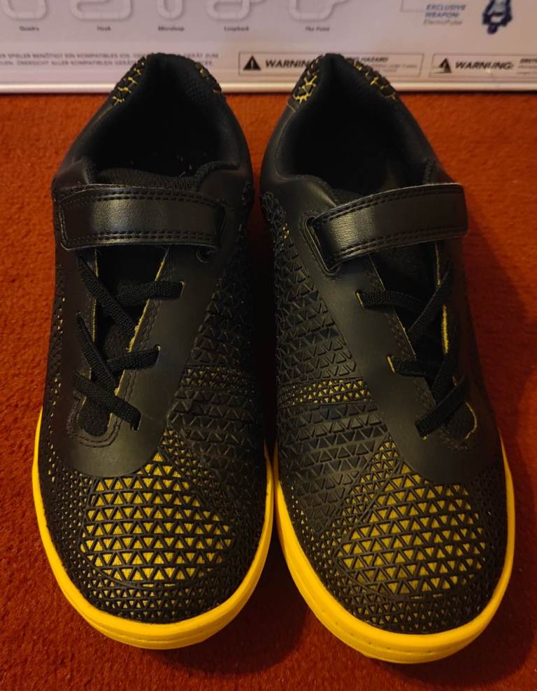 Clarks Awards Swift - boys football trainers size UK 5.5