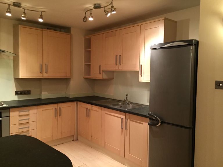 Flat two bed to let in SW18