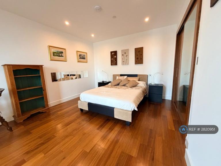 Studio flat in The Hayes, Cardiff, CF10 (#2820951)