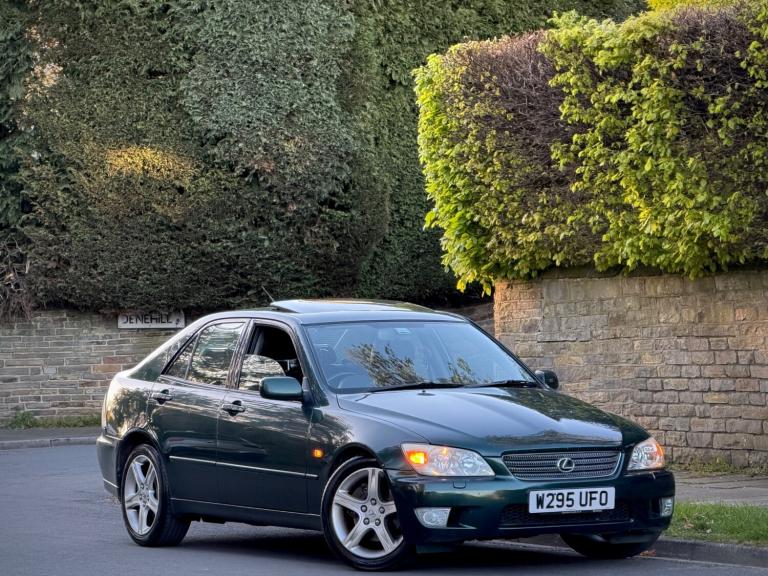 LEXUS IS200 2.0 SE MANUAL [SROOF/AC] 4DR + VGD SHSTRY + TBELT/NEW CLUTCH + CLEAN