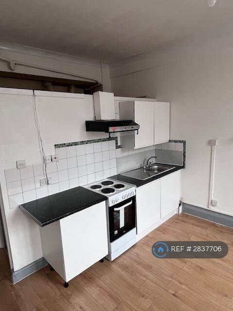 Studio flat in Lewis Grove, London, SE13 (#2837706)