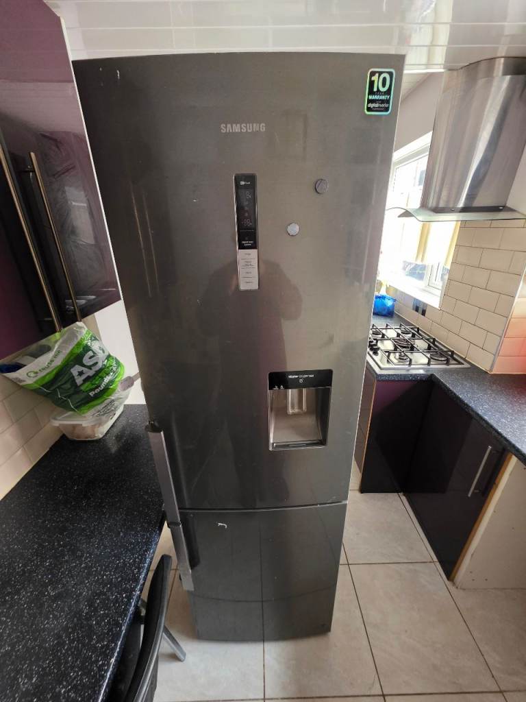 Samsung Fridge Freezer with Water Dispenser – Good Condition