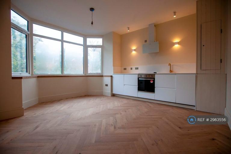 1 bedroom flat in Wilbraham Road, Manchester, M16 (1 bed) (#2983556)