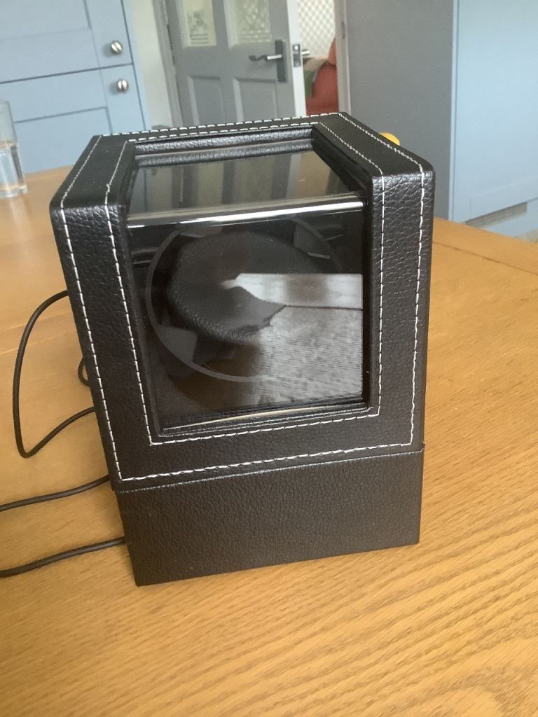 Electric Automatic Watch Winder.