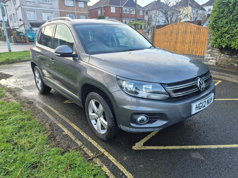2012 Volkswagen Tiguan 2.0 TDi BlueMotion Tech Escape 5dr ESTATE Diesel Manual