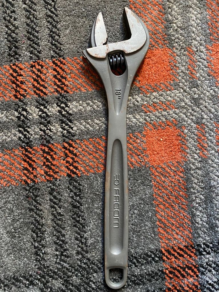 Facom 18-inch Adjustable Spanner - Quality Tool, Good Nick