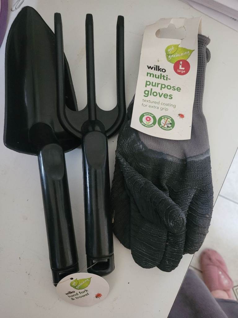 Plastic garden trowel & fork. Multi purpose gloves L