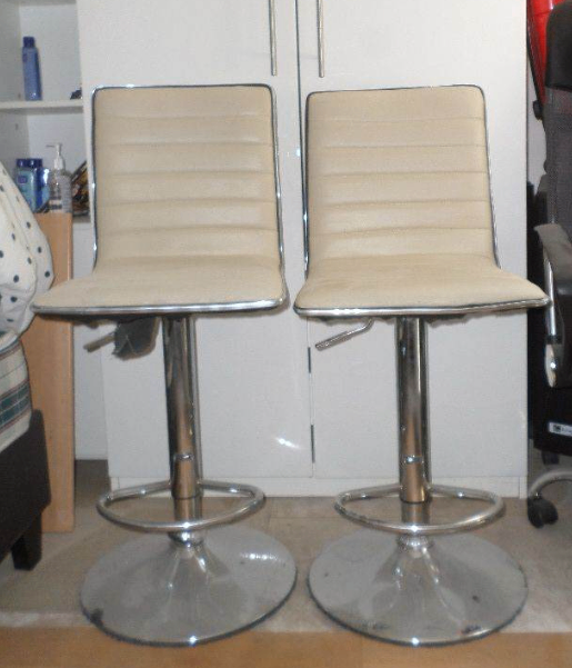 BREAKFAST BAR STOOLS