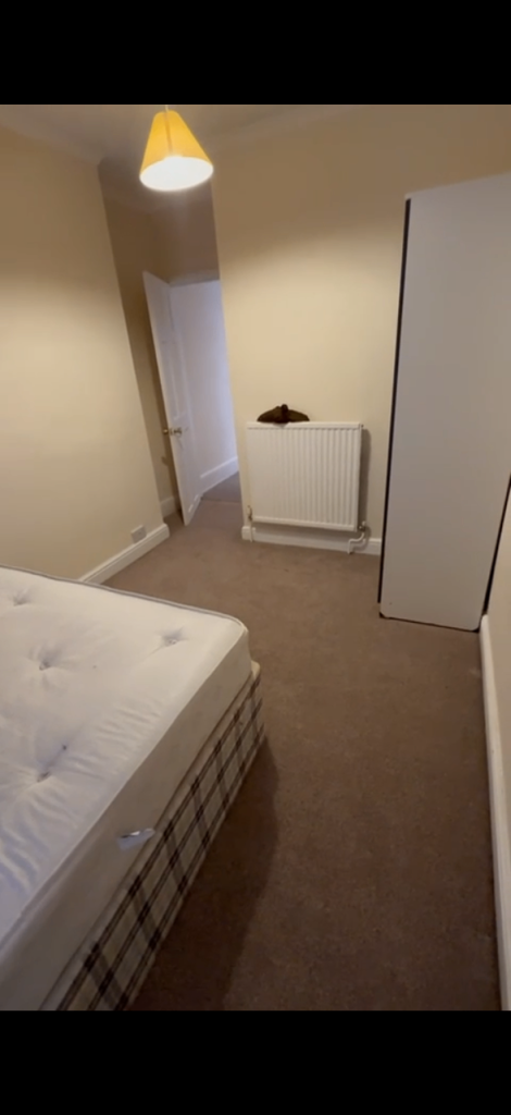  Room available for rent s015