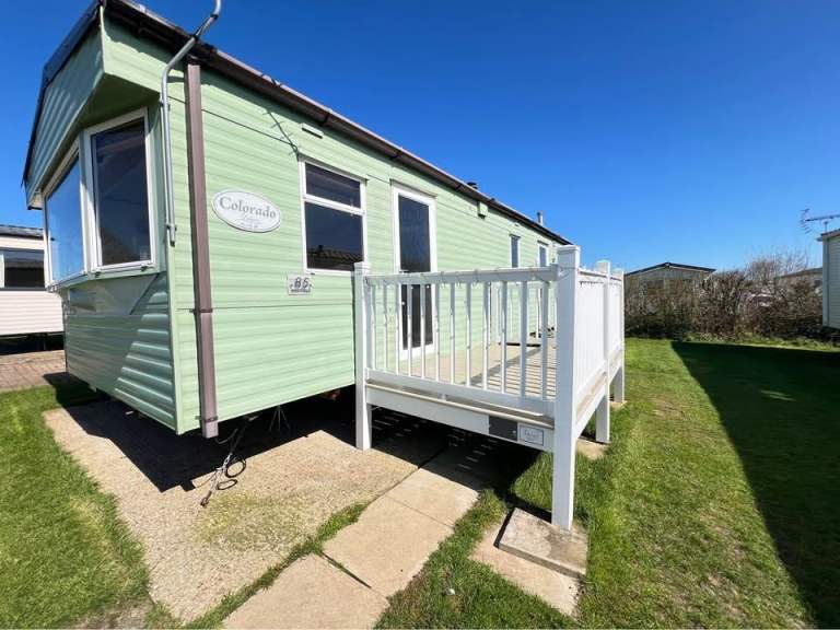 2 bed static caravan for sale at skipsea sands, £3,495 site fees 12 month site near Bridlington 