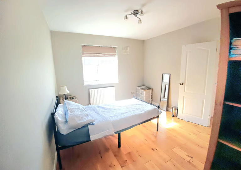 Spacious and Cosy Double Rooms for Rent in - CR4 1LX