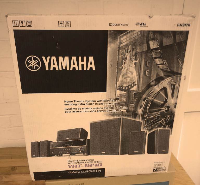 Yamaha 1840 sound system with 6 speakers and 4 stands
