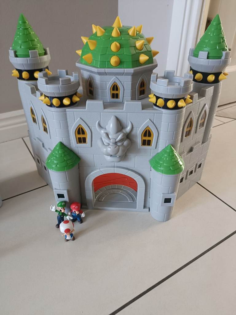 Bowsers Castle & Princess Peach Castle