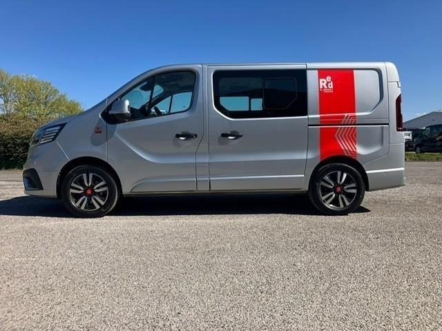 EX DEMO Renault Trafic Crew Van L1 H1 SWB 5 seats Auto Exclusive Edition 