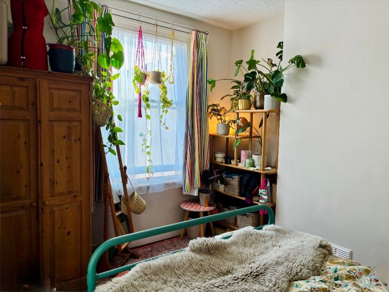 Bright double room in chilled Easton house (with garden) BS5