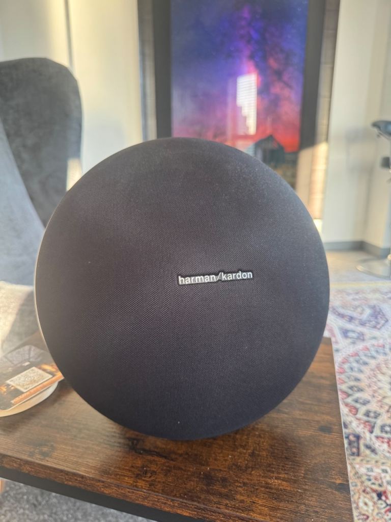 Harmon Kardon Onyx Studio 4 speaker 