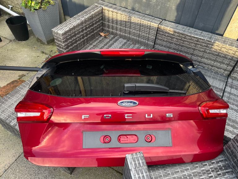 Mk4 focus tailgate complete ruby red 