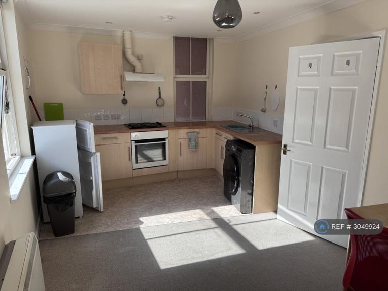 1 bedroom flat in Kent Street, Portsmouth, PO1 (1 bed) (#3049924)