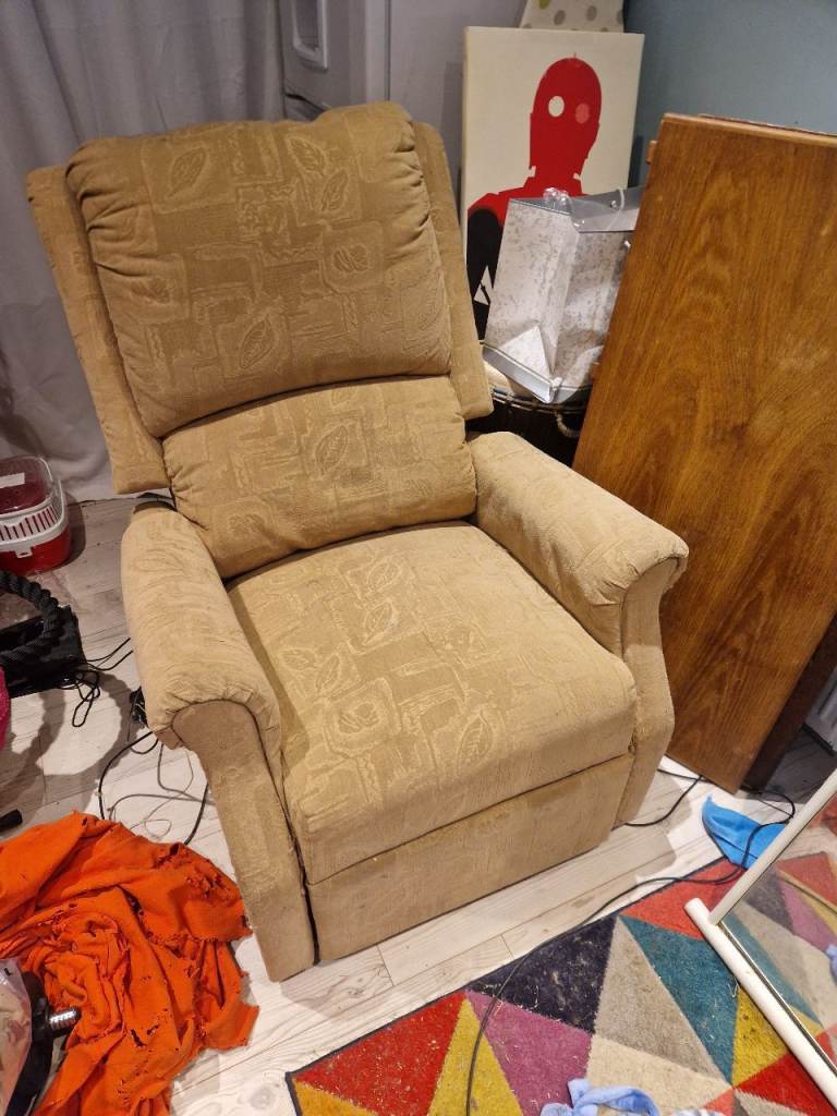 Rise and recline armchair