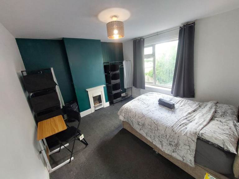 Last Double Room | 10 Mins to Uhcw/Citycentre