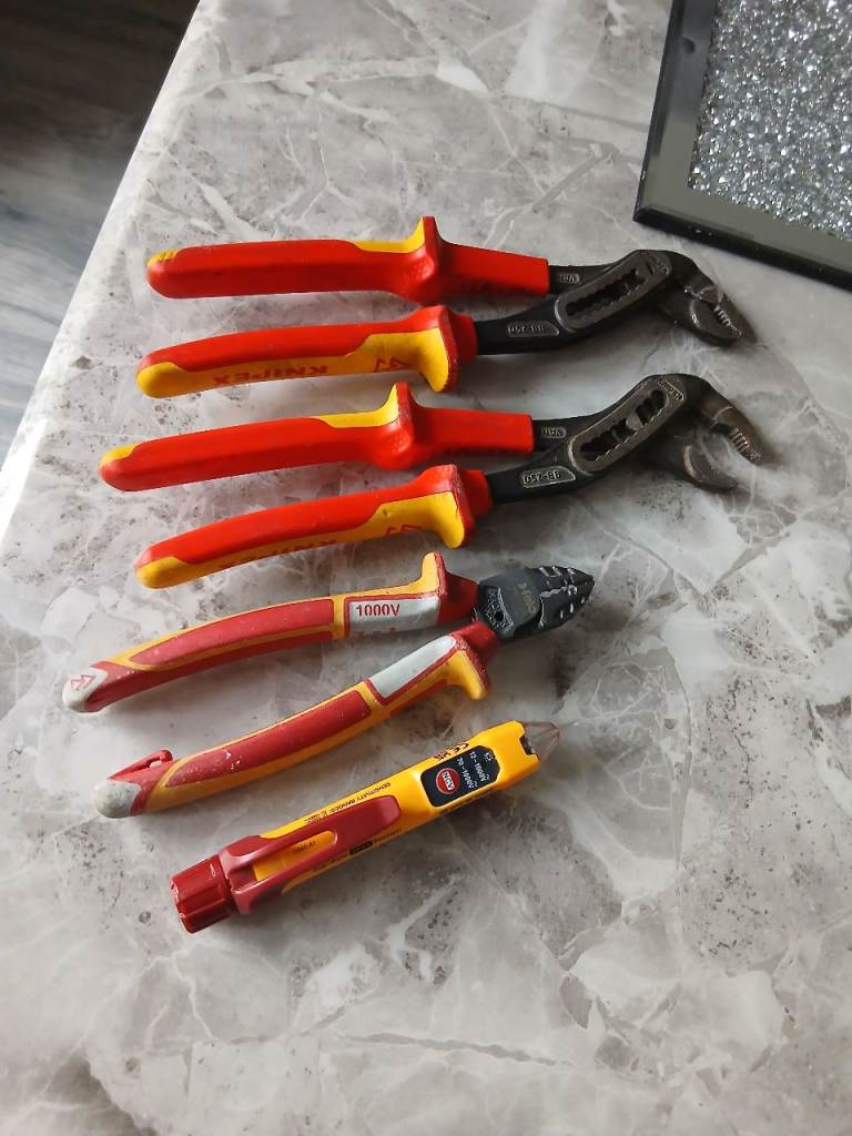 Electrician tools