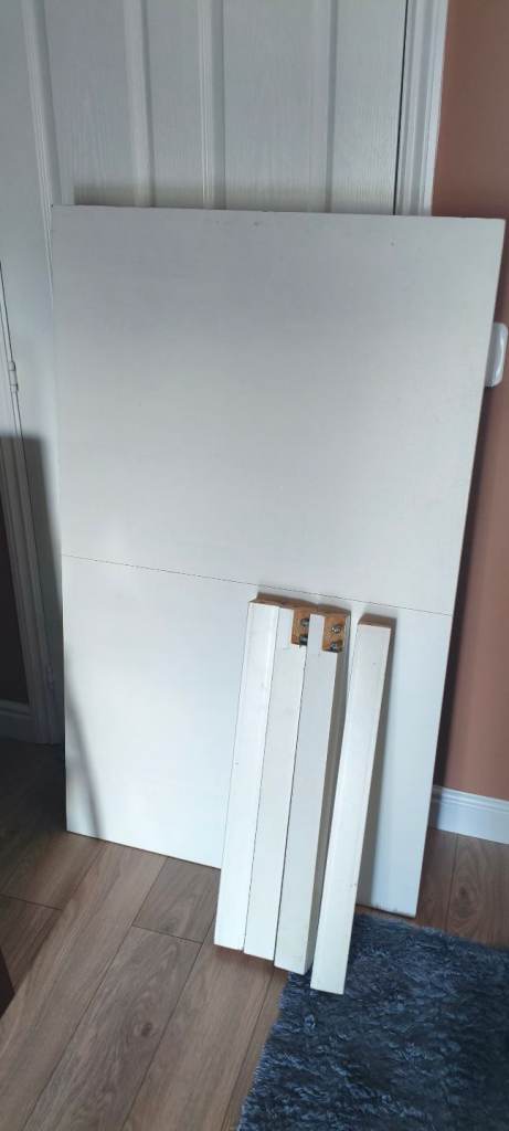 Extendable dining table 