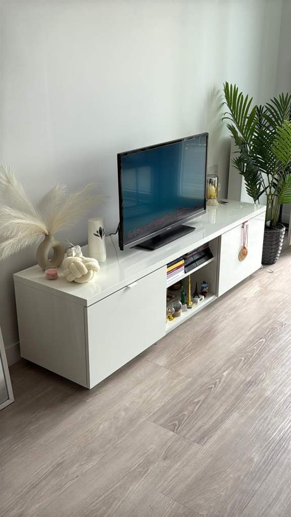 Tv stand 