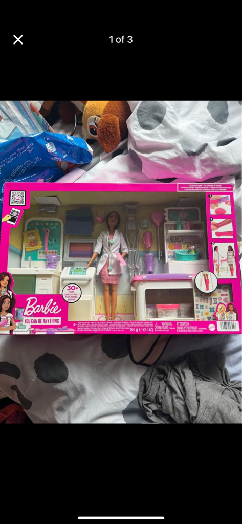 Barbie Fast Cast Clinic Playset