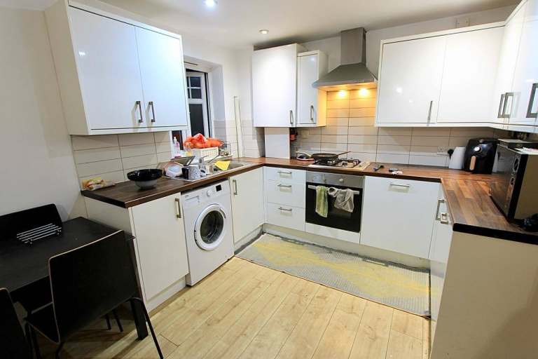 HA3 Recently REFURBISHED 2 double bedroom GRD floor FLAT