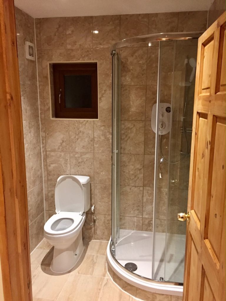 Annexe with double bed room, bathroom and kitchen 