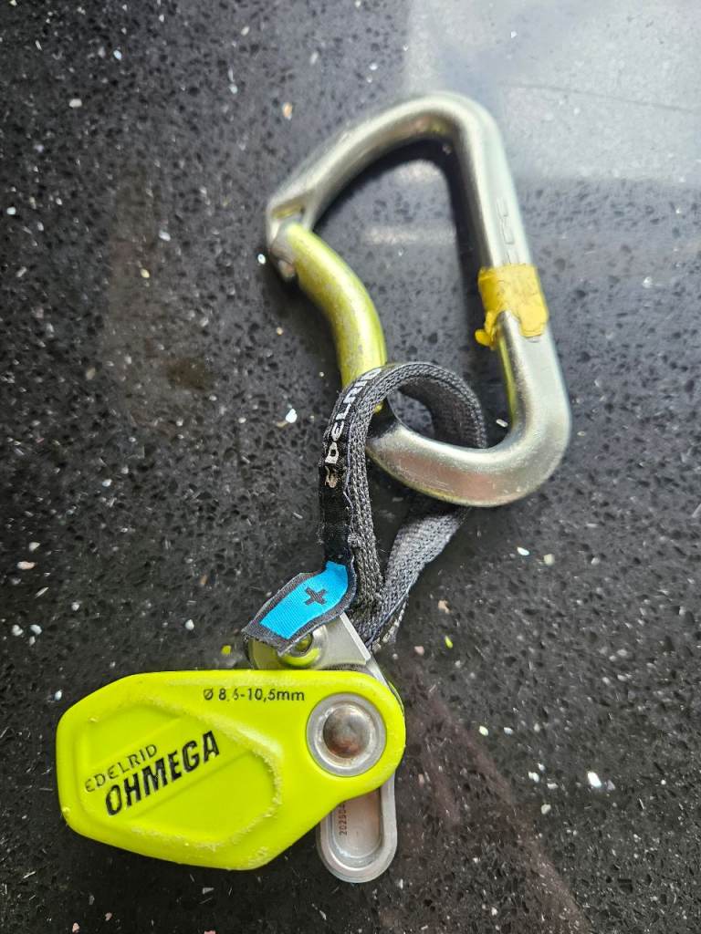 Edelrid Ohmega climbing rope locker with free carabiner Make me an Offer