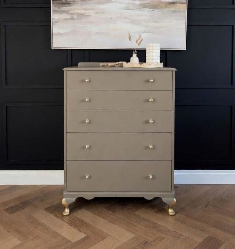 Chest of drawers