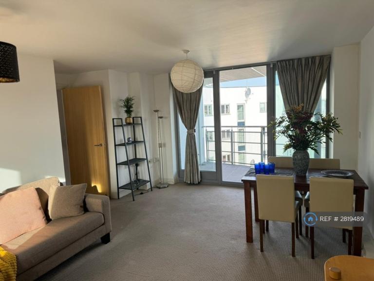2 bedroom flat in Eugenia Road, London, SE16 (2 bed) (#2819489)