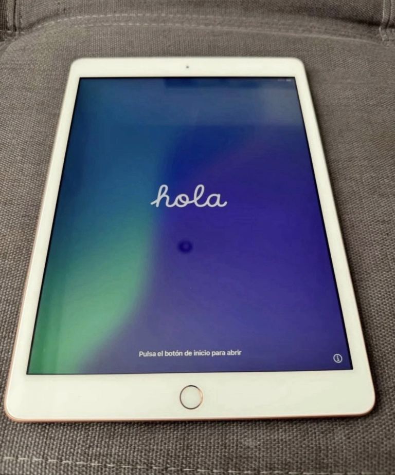 iPad 8th Generation Gold Excellent condition 